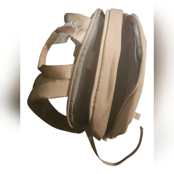 Travelers Backpack. - Picture 5 of 7